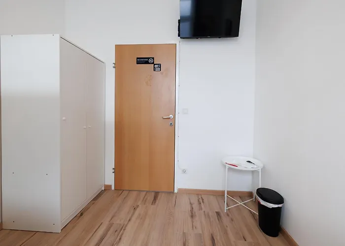 Belvedere - & Renovated Hostel *