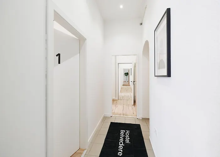 Hostel Belvedere - & Renovated Bécs