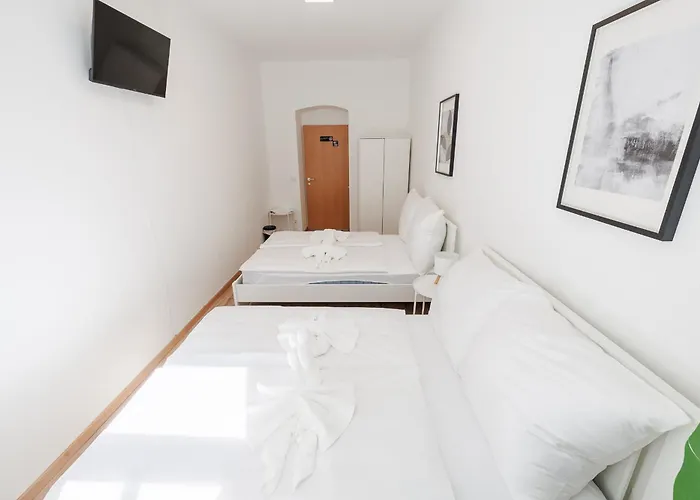 Hostel Belvedere - & Renovated Bécs
