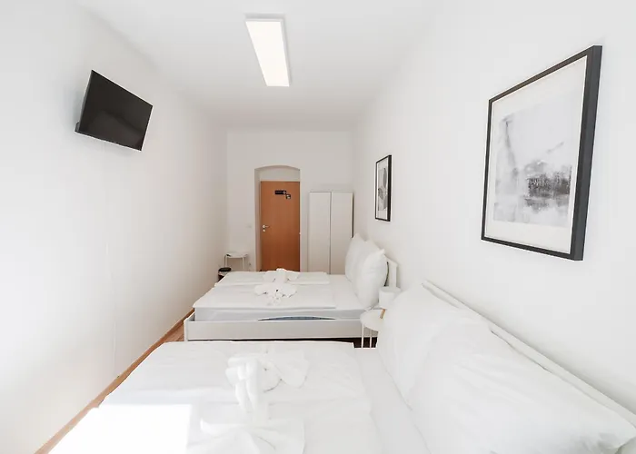 Belvedere - & Renovated Hostel Bécs